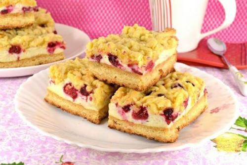 Песочный пирог с ягодами.