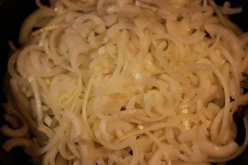 Вкуснейшая грудинка в луковом соусе. 06