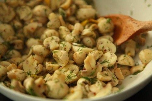 Маринованные шампиньоны.  Ингредиенты: 06