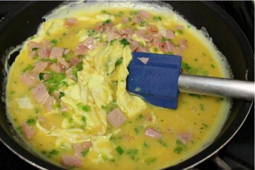 Очень простой рецепт с ветчиной и сыром буррито. 04