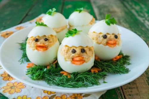 Фаршированные яйца в виде цыплят. 06