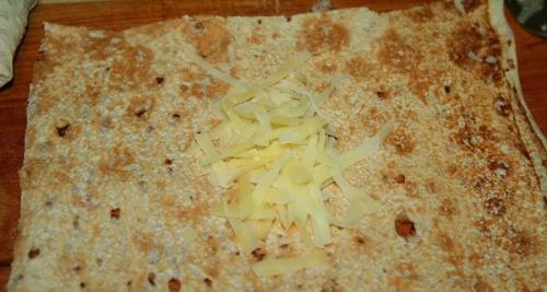 Конвертики из лаваша с фаршем, капустой и сыром. 02