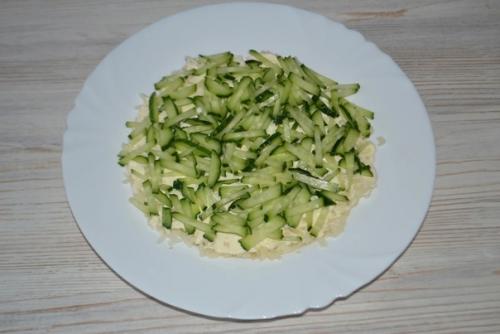 Вкусный салат с курицей, шампиньонами и свежим огурцом. 04