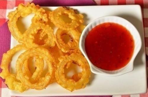 Луковые колечки сделать.