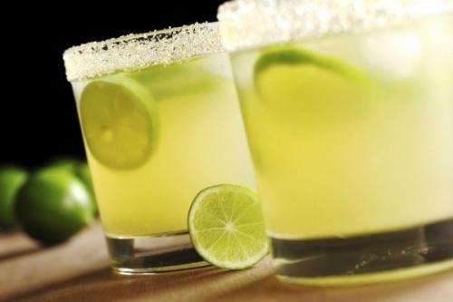 Мятный лимонад, способный умерить аппетит, мы пьем перед едой.