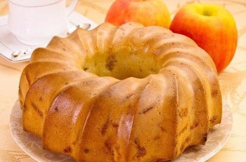 Шарлотка. Пожалуй, шарлотка - самая популярная выпечка с яблоками. Шарлотка. Пожалуй, шарлотка - самая популярная выпечка с яблоками.