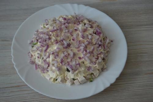 Вкусный салат с курицей, шампиньонами и свежим огурцом. 06