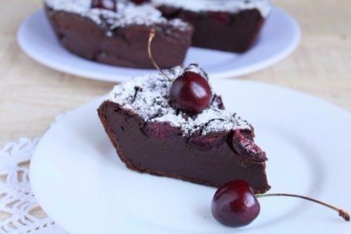 Шоколадный клафути с черешней?