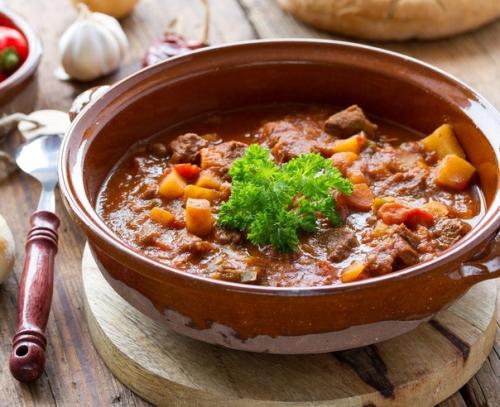 Гуляш по-венгерски: классический рецепт.