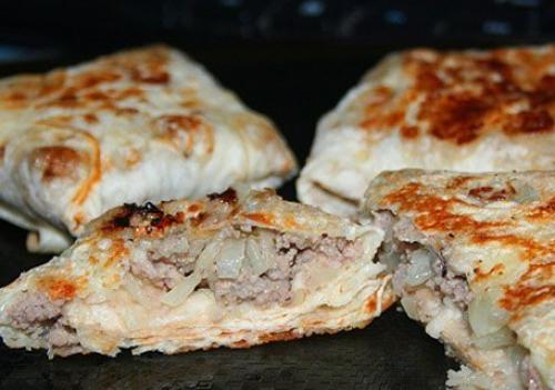 Конвертики из лаваша с фаршем, капустой и сыром. 04