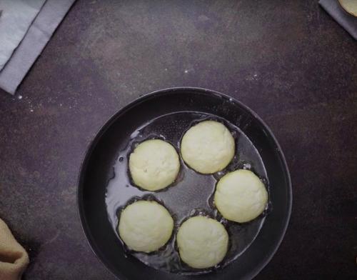 Сырники с шоколадной пастой. 03