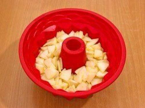 Шарлотка. Пожалуй, шарлотка - самая популярная выпечка с яблоками. 07 Шарлотка. Пожалуй, шарлотка - самая популярная выпечка с яблоками. 07