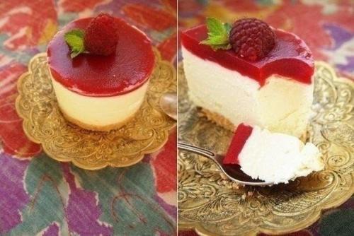 Пирожное творожное с малиновым желе (без выпечки).

