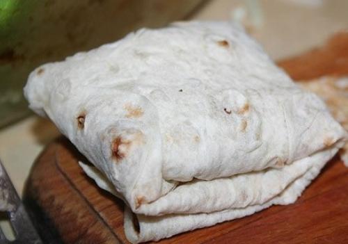 Конвертики из лаваша с фаршем, капустой и сыром. 03