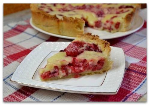 Цветаевский пирог с малиновой начинкой.