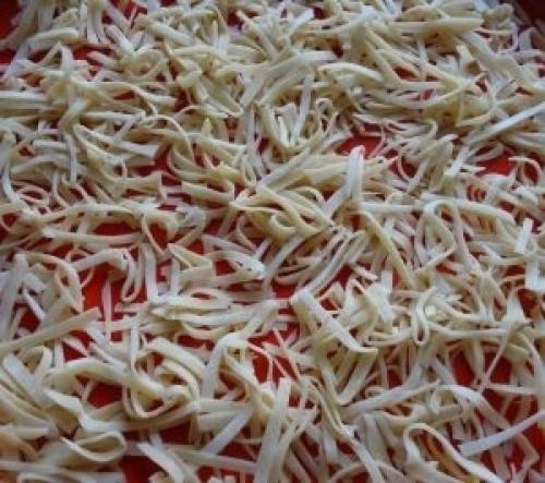 Как сделать домашнюю лапшу: 3 варианта на выбор. 03