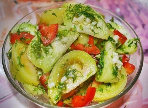 Маринованные зеленые помидоры.  