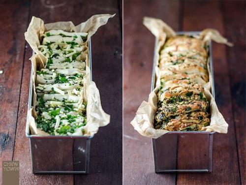 Чесночно - сырный хлеб с пряными травами. 03