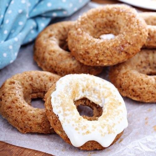 Яблочные пончики с корицей.