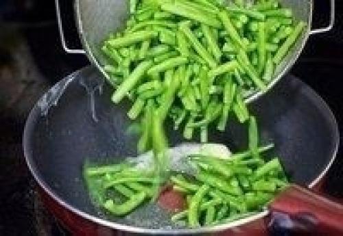 Салат из зеленой фасоли с яйцами. 02