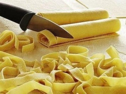 Как сделать домашнюю лапшу: 3 варианта на выбор. 02