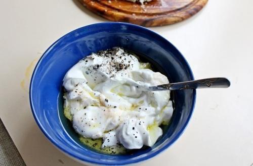 Салат с куриной грудкой, овощами и йогуртом. 06