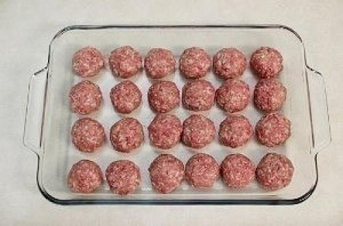 Тефтели с рисом и сливочной подливкой в духовке. 04