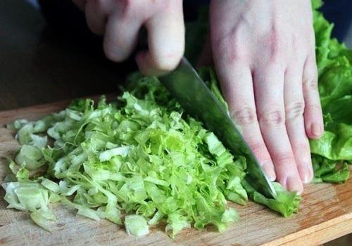 Летний салатик с сухариками. 01