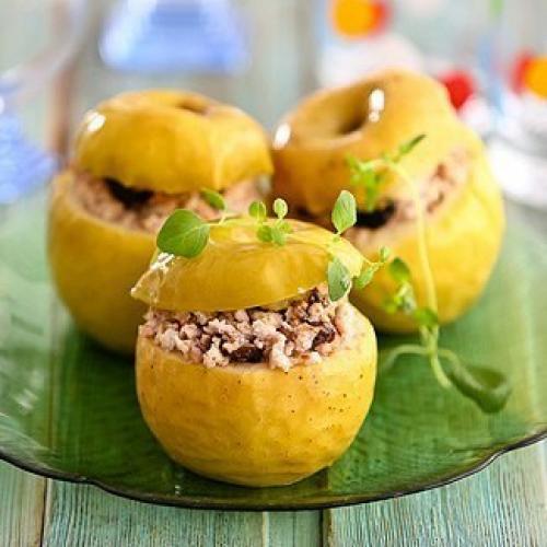 Яблоки фаршированные курицей в мультиварке.