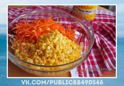 Это что-то новенькое салат с капустой, кукурузой и без майонеза! 02