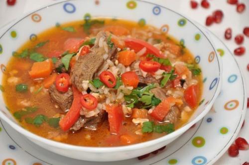 Суп харчо.  Харчо - грузинское первое блюдо, по густоте среднее между супом и рагу.