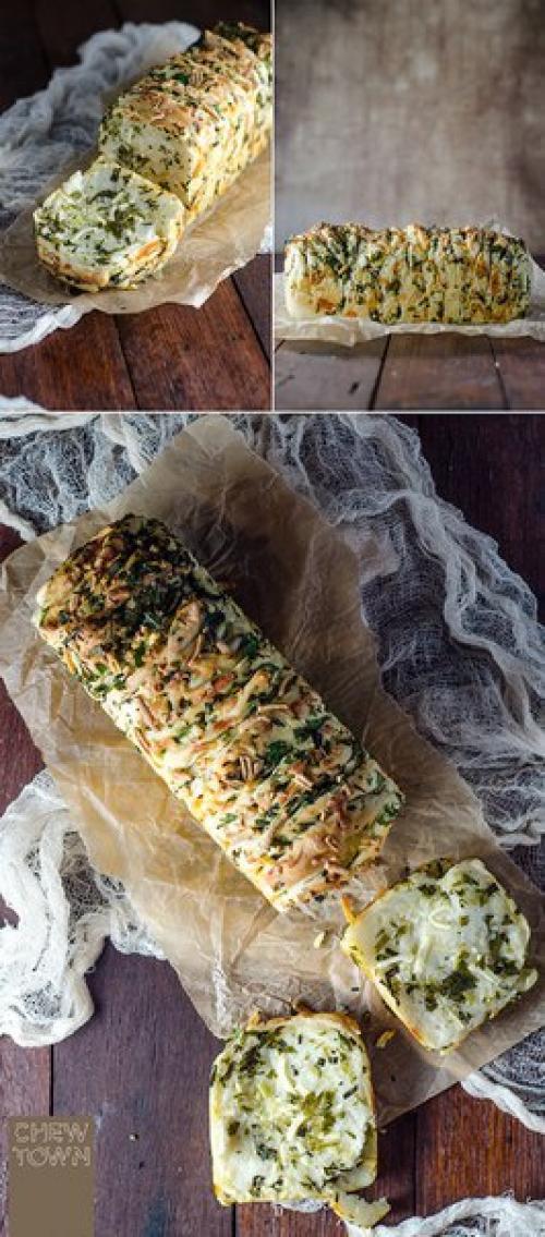 Чесночно - сырный хлеб с пряными травами.