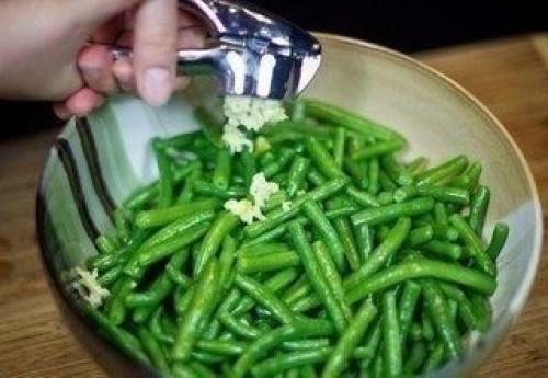 Салат из зеленой фасоли с яйцами. 01