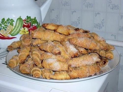 Рассыпчатые творожные рогалики.