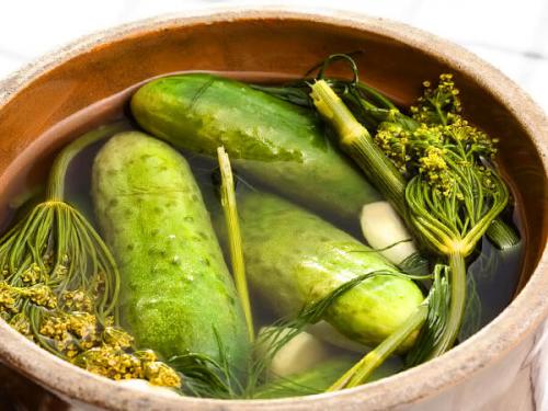 Малосольные огурцы.  Хрустящие малосольные огурчики приготовьте.