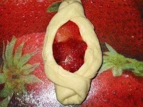 Булочки с клубникой? 03