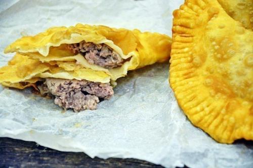 Чебуреки.   Да, девочки, сегодня у нас чебуреки. 09