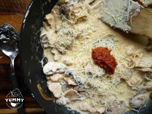 Паста из соусом из курицы и грибов. 05