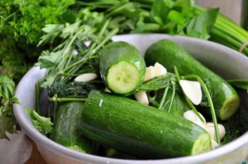 Малосольные огурцы?   Ингредиенты: