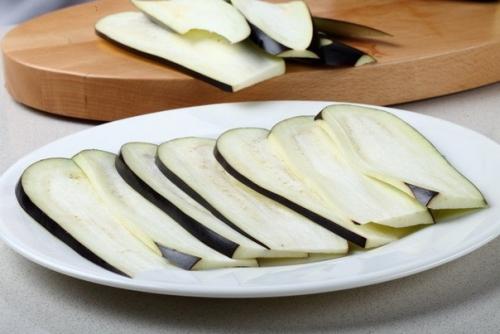 Рулетики из баклажанов с вкуснейшей начинкой. 01