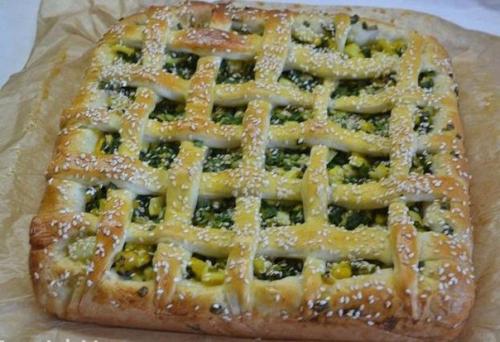 Дрожжевой пирог с зеленым луком и яйцом. 01