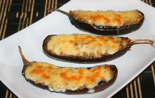 Грибной жульен в баклажанах.


