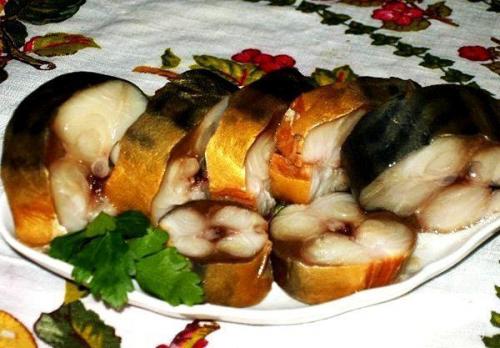 Солёная, маринованная, копчёная рыбка.