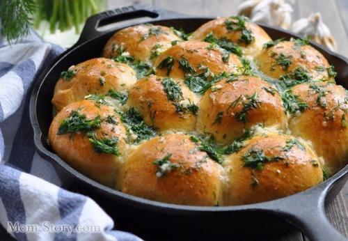 Пампушки с чесноком к борщу.