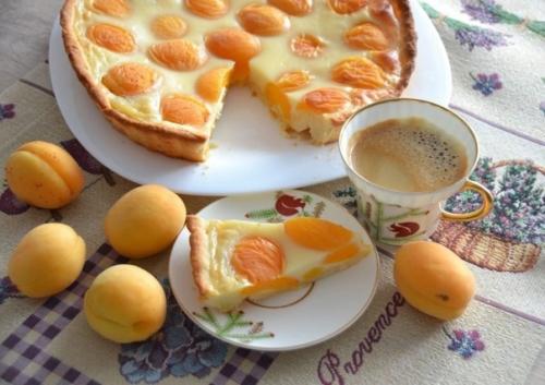 Цветаевский пирог со свежими абрикосами.