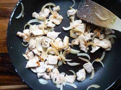 Паста из соусом из курицы и грибов. 02