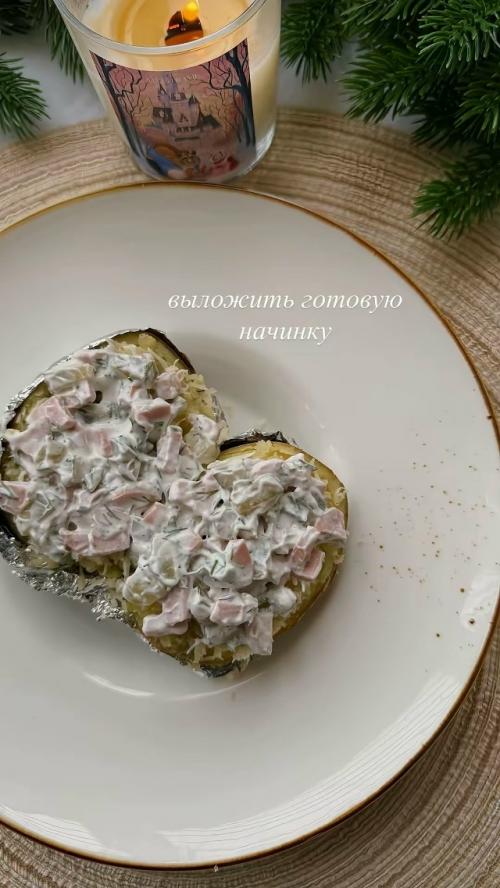 Не любить эту огромную, хорошо пропеченную картошку с начинками на выбор просто невозможно. 08