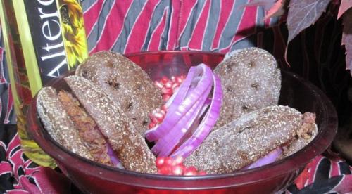 Ржаные лепёшки с красной фасолью.