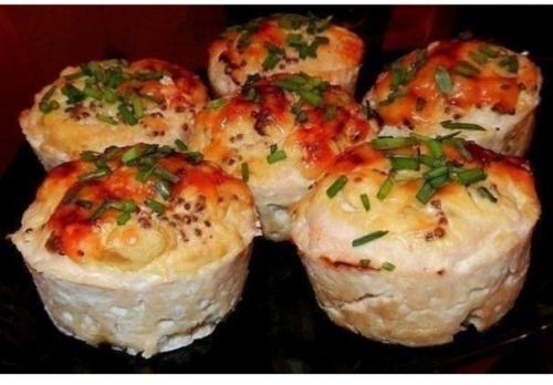Куриные маффины с йогуртовой заливкой.
