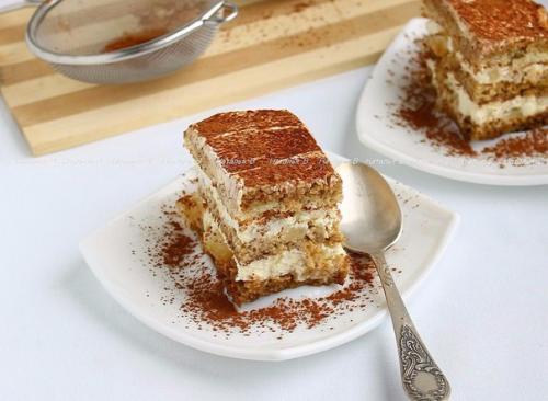 Десерт - торт Тирамиссу с ананасами.